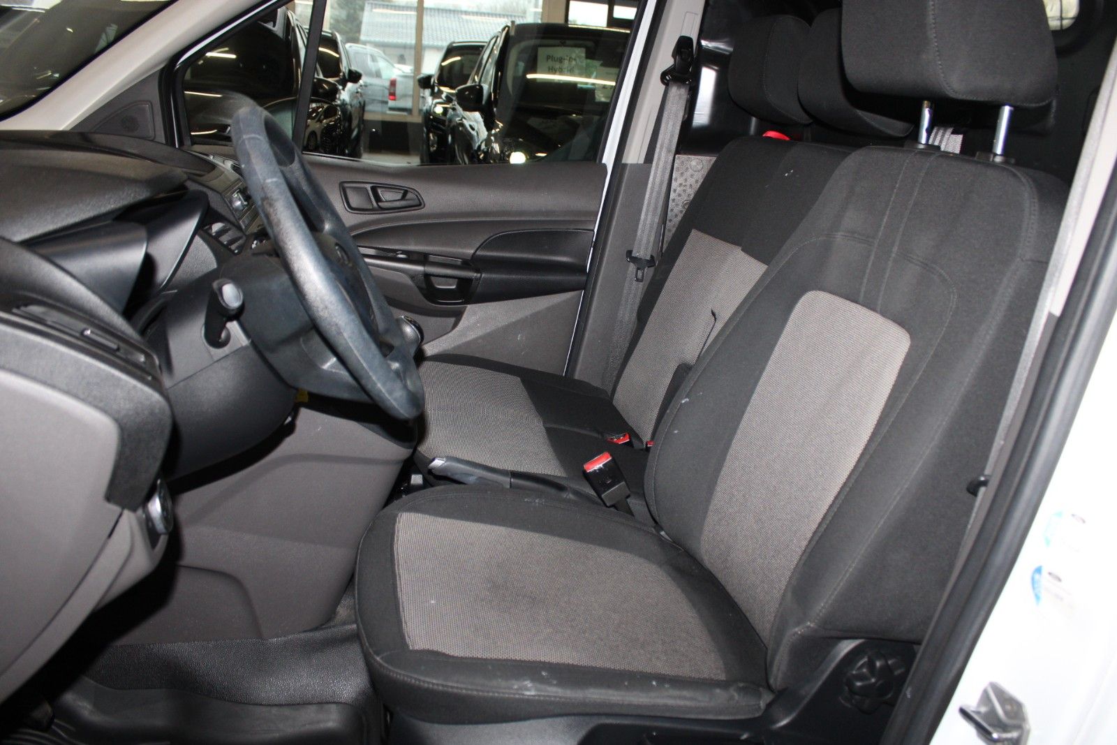 Fahrzeugabbildung Ford Transit Connect Kasten 3-Sitzer + Dachträger uvm
