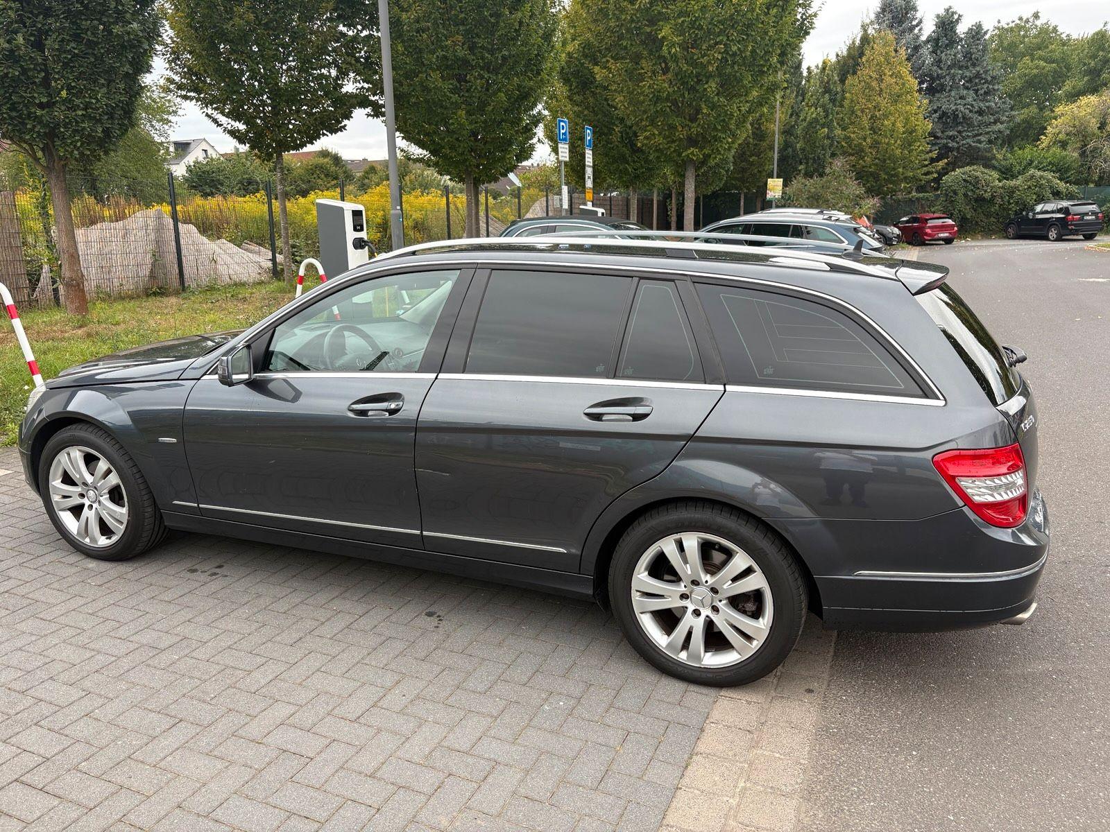 Mercedes-Benz E250 2010 — photo 11