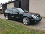 Mercedes-Benz E 320 T ELEGANCE Elegance - Mercedes-Benz E 320 mit Benzin-Antrieb: Kombi