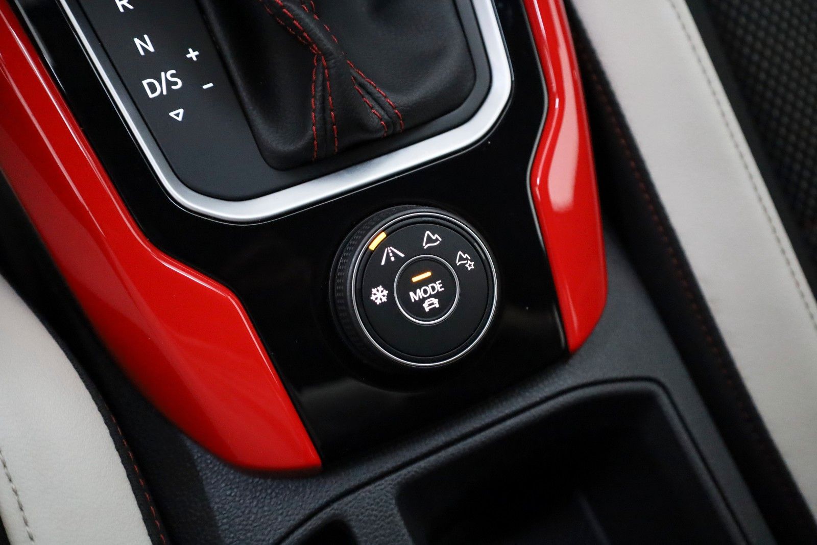 Fahrzeugabbildung Volkswagen T-Roc Sport 4M Navi,ACC,SH,PDC,Apple CarPlay,+WR