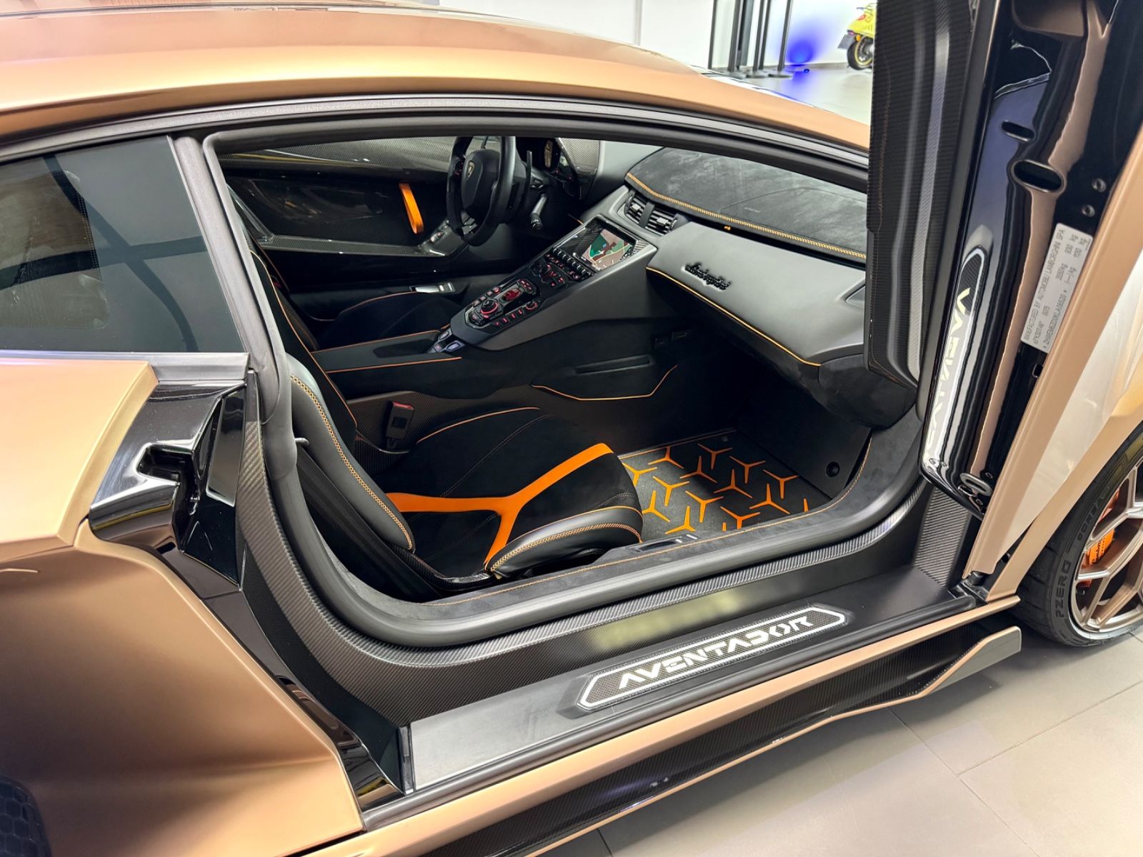 Lamborghini AVENTADOR SVJ V12 FULL CARBON LIFT STYLE GINTANI foto 14