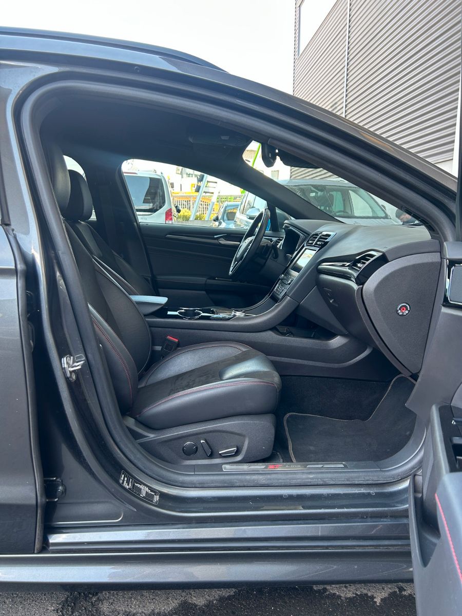 Fahrzeugabbildung Ford Mondeo Turnier ST+AWD+AHK+SportfahrW+TotW