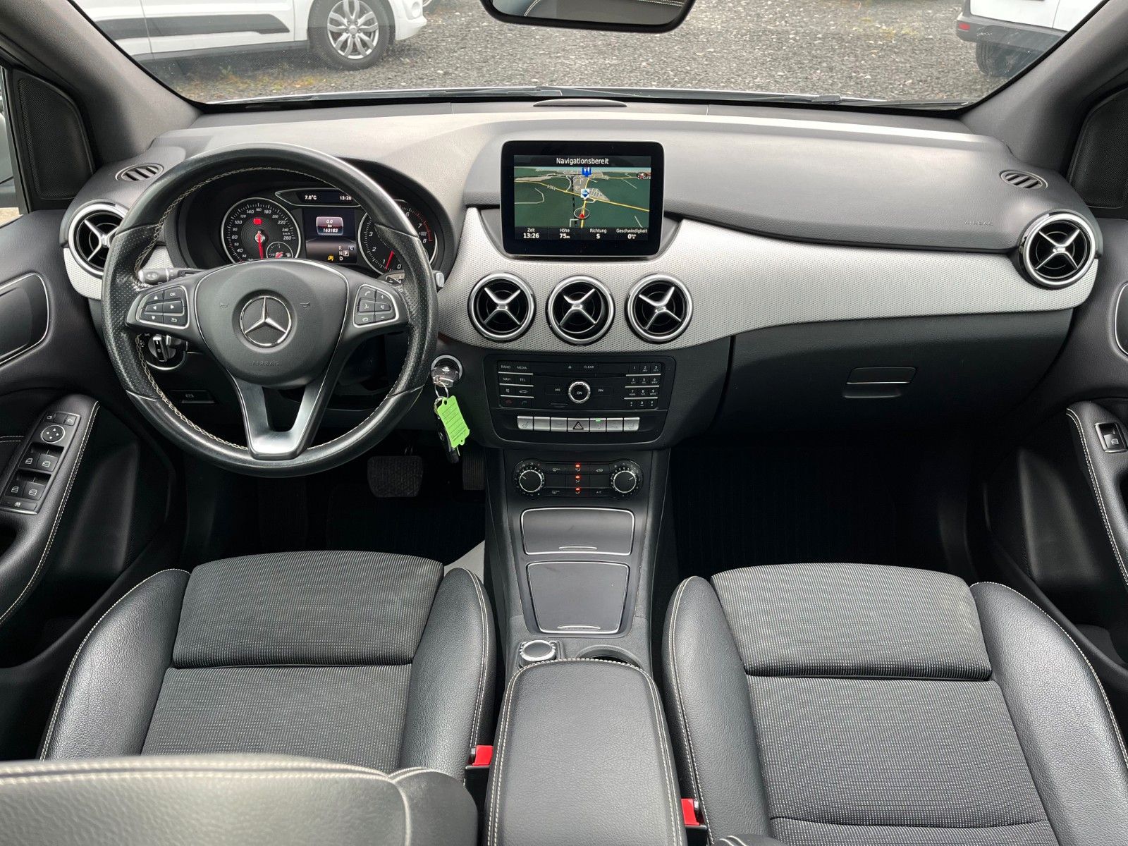 Fahrzeugabbildung Mercedes-Benz B 200 Aut. Navi Leder Pano LED SPORTSITZE Kamera