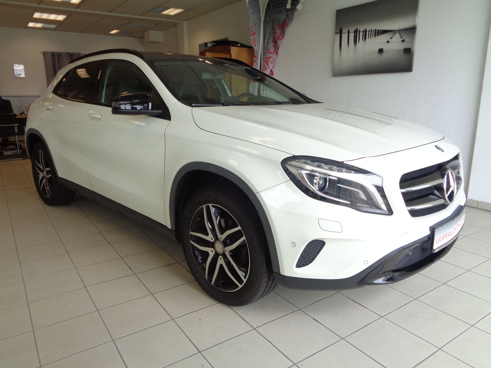 Fahrzeugabbildung Mercedes-Benz GLA 220 / NAVI / KAMERA / PANO / AUTOMATIK