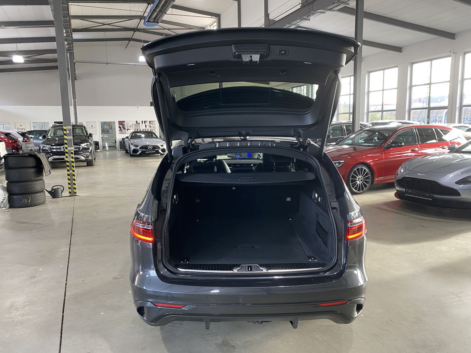 Fahrzeugabbildung Jaguar XF R-Dynamic AWD/BlackPack/Meridian/´19/AHK/
