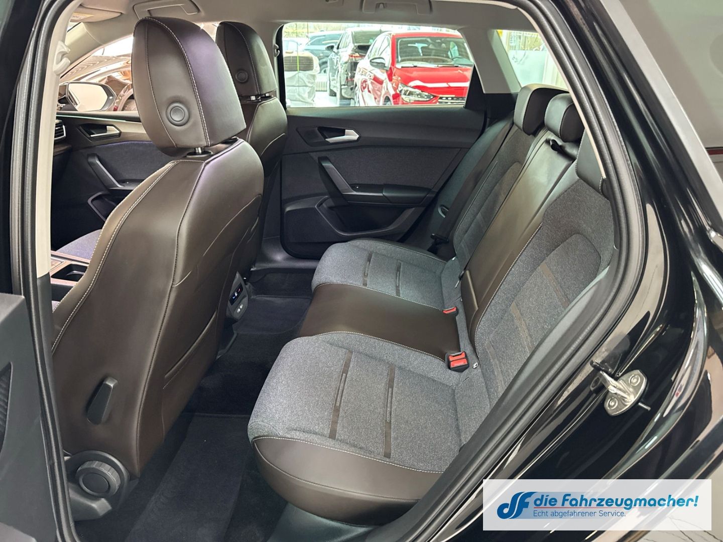 Fahrzeugabbildung SEAT Leon Sportstourer Xcellence e-HYBRID Navi Digita