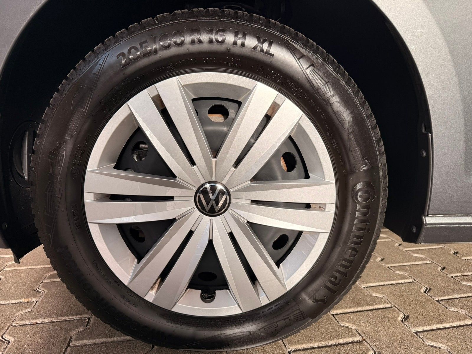 Fahrzeugabbildung Volkswagen Caddy Basis  1,5 TSI +Keyless+Kamera +Navigation