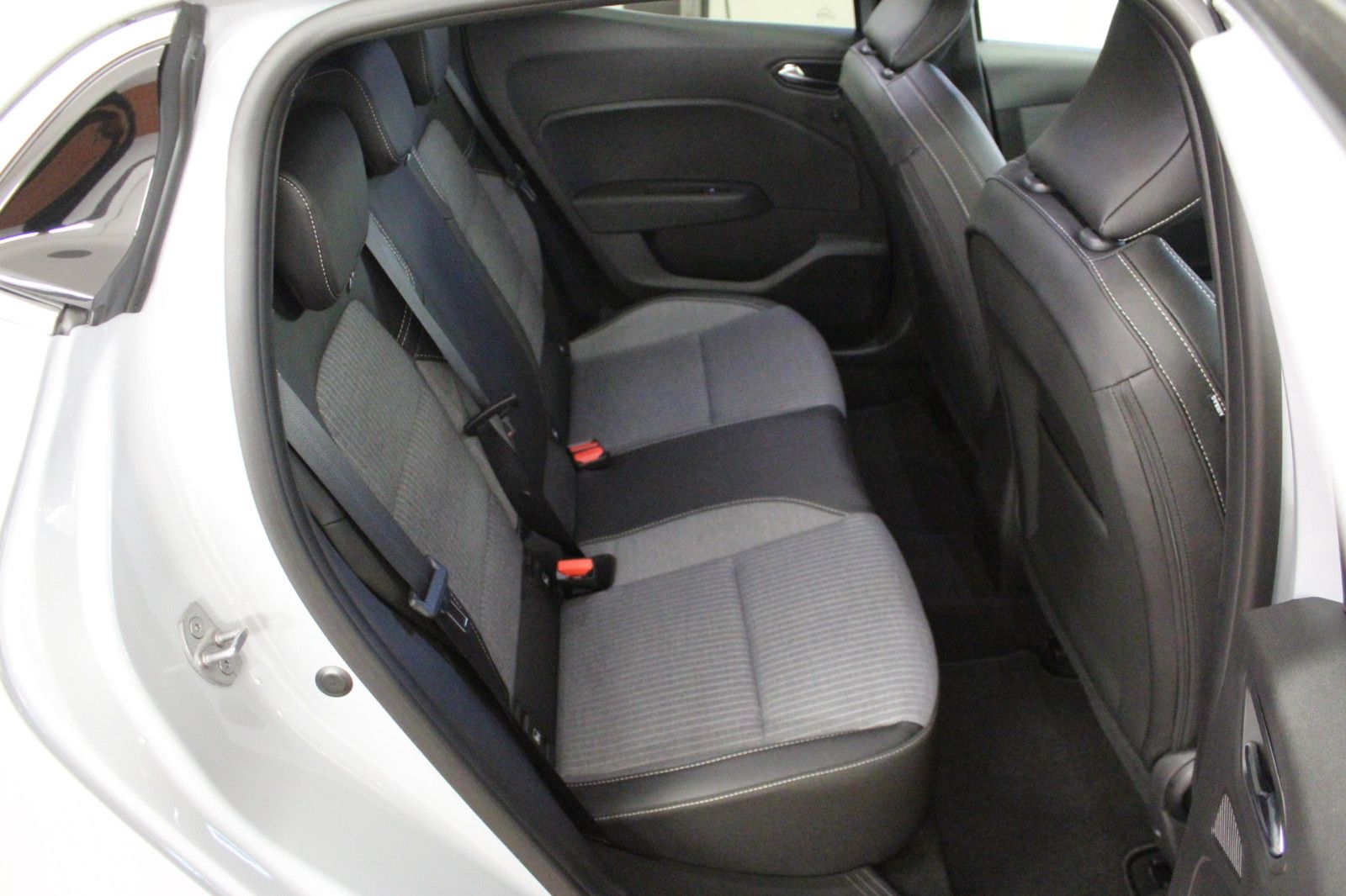 Fahrzeugabbildung Renault Clio TCe 90 Techno *Look-Paket*Winter-Paket*Bose