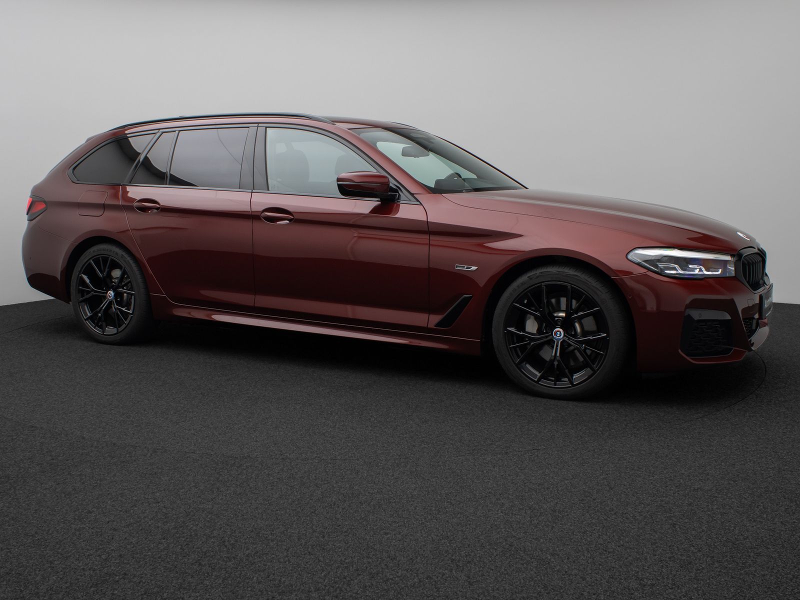 Fahrzeugabbildung BMW 530e M Sport Panorama Kamera HUD DAB H/K AHK 19"