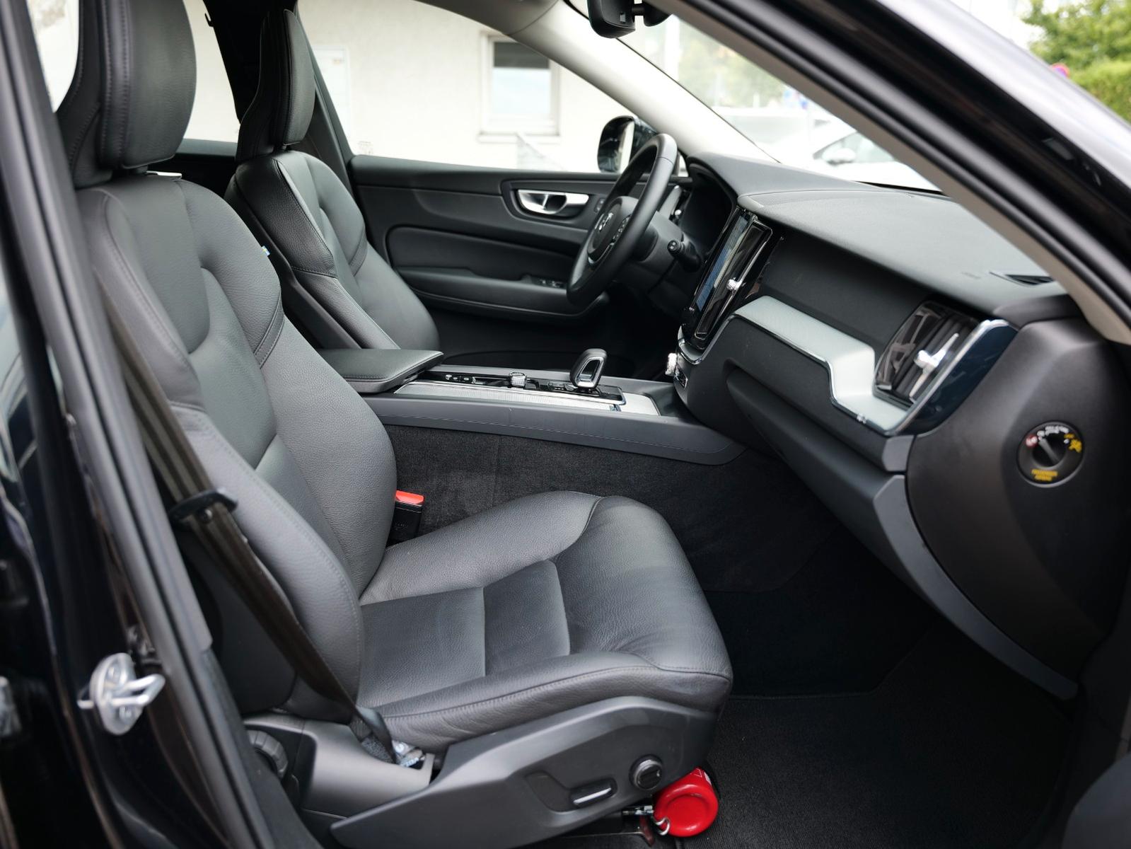 Volvo XC60 B5 Core AWD LEDER+NAVI+4xSHZ+CAM+KEYLESS, миниатюра 17