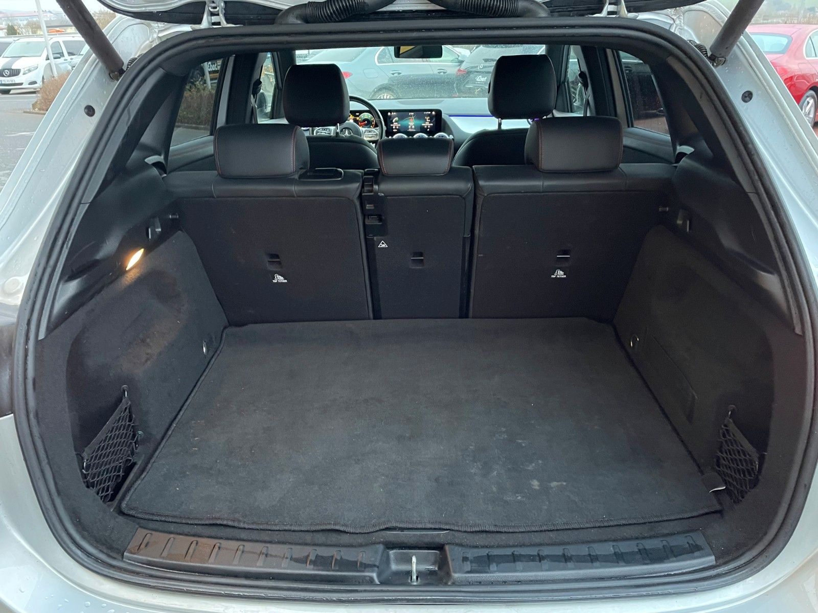 Fahrzeugabbildung Mercedes-Benz GLA 200 AMG+Ambiente+TotW+Night+RKamera+19Zoll