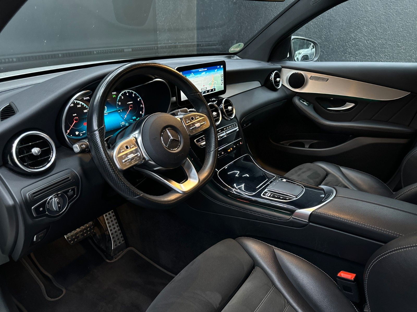 Mercedes-Benz GLC 200 4M AMG COUPE DIGITAL 19 foto 2