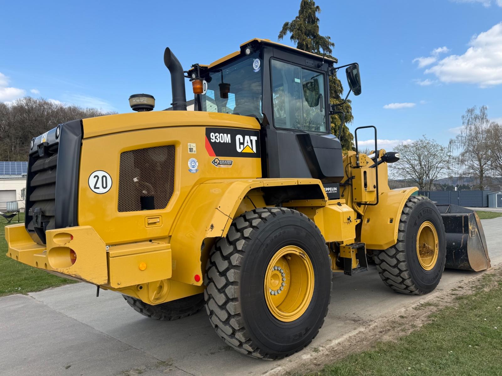 CAT 930M++Schaufel + Gabel++