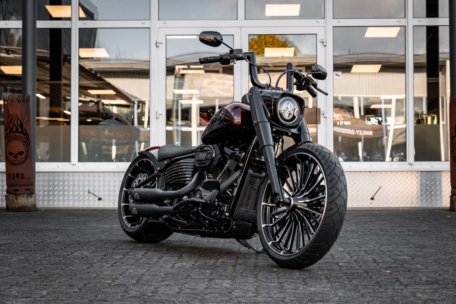 Fahrzeugabbildung Harley-Davidson FAT BOY FLFBS 114 MY24 - JEKILL&HYDE - CUSTOM