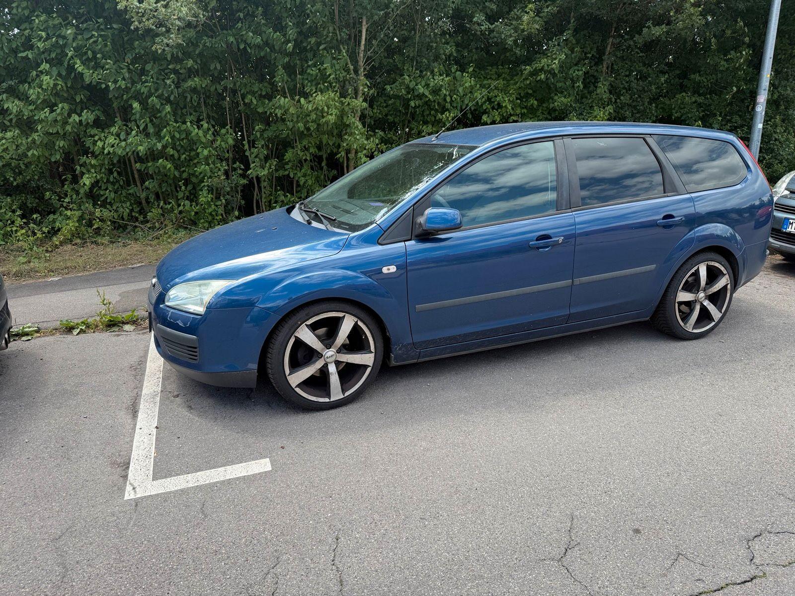 Ford Focus 2007 — rear view