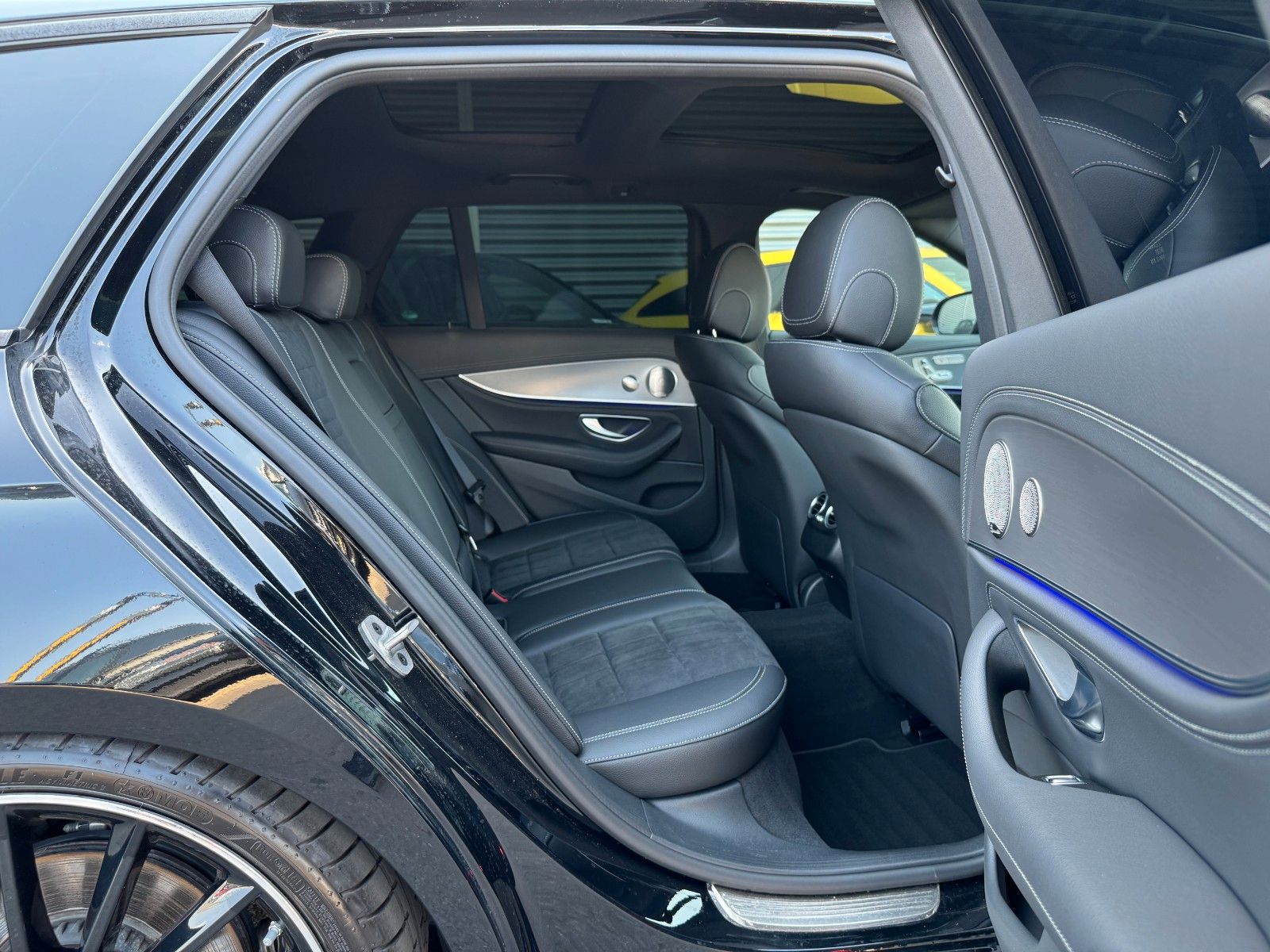 Fahrzeugabbildung Mercedes-Benz E 400d 4M AMG+Burm+Pano+AHK+Distr+Memory+Night