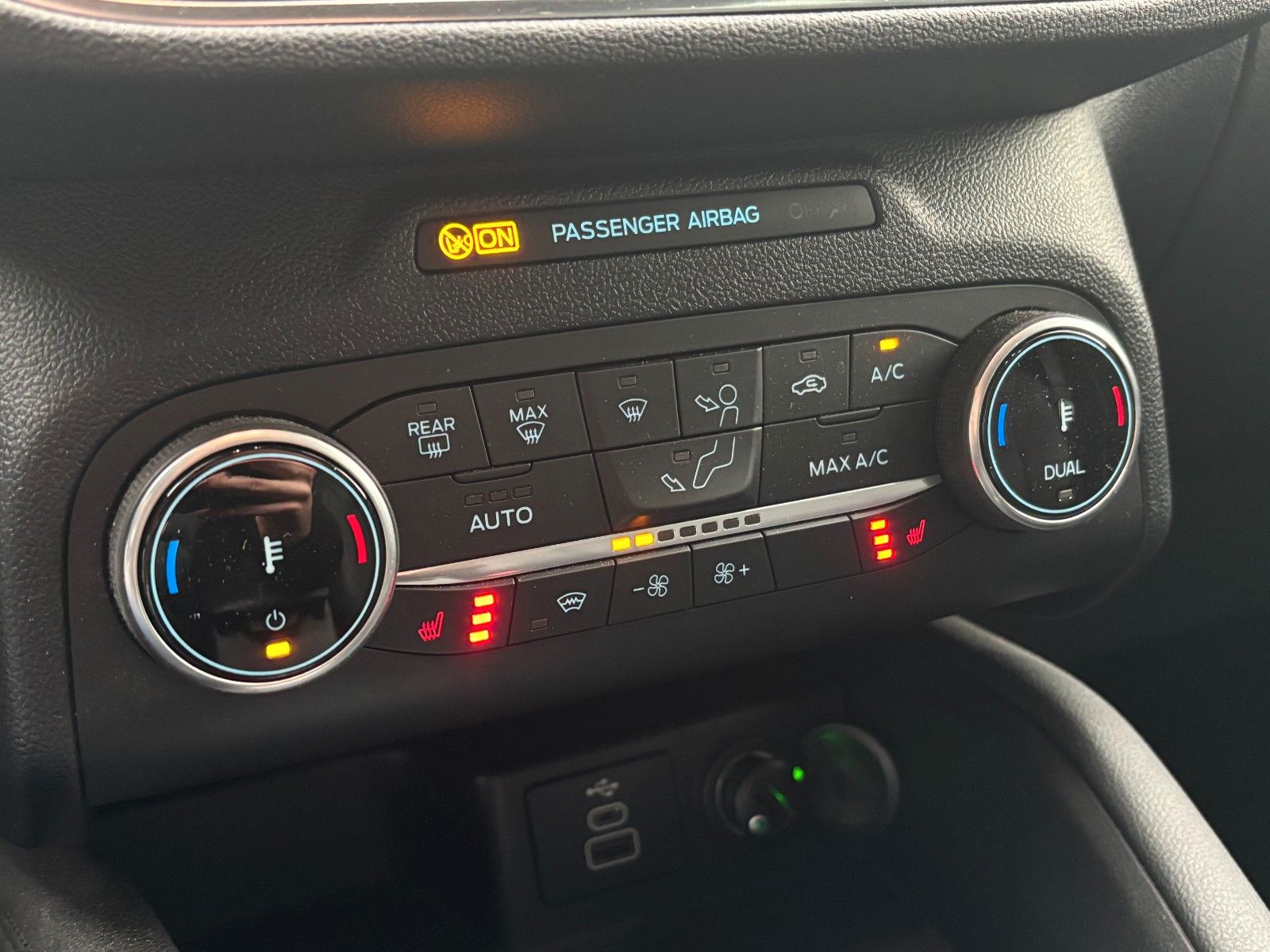 Fahrzeugabbildung Ford Kuga Titanium X *PlugInHybrid*Kamera*LED*SHZ*ACC