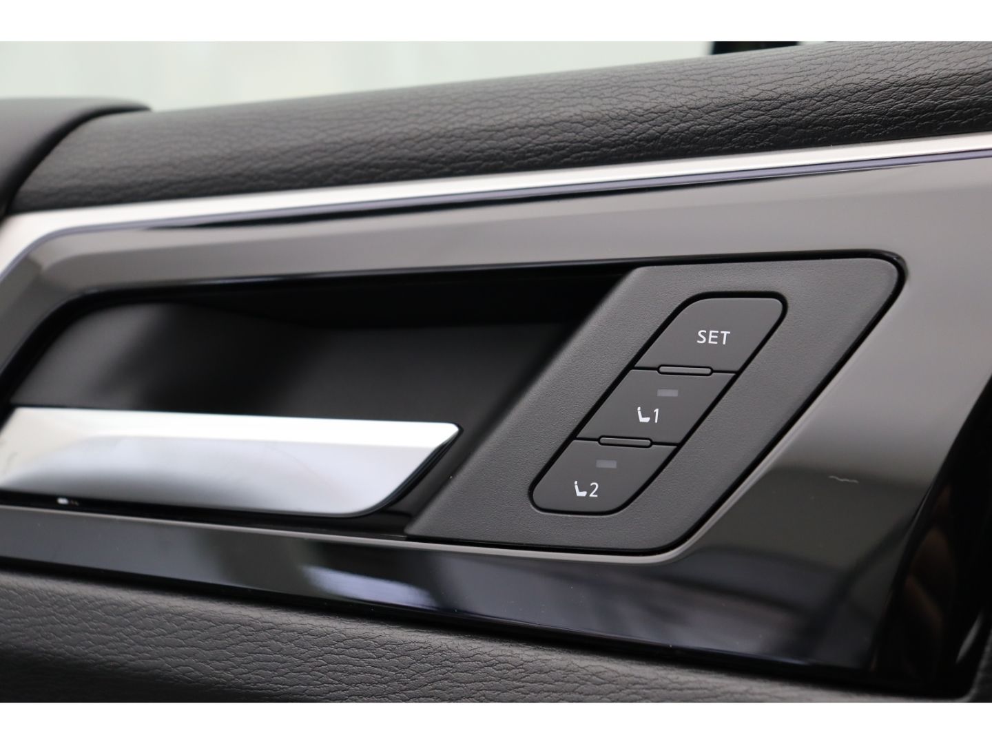 Fahrzeugabbildung Mitsubishi Plug-in Hybrid Outlander Diamant TOP Black mit L