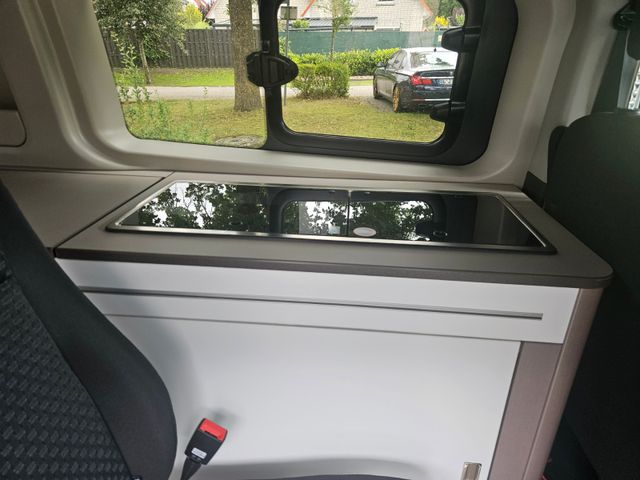 Bürstner Copa-Holiday-Ahk-Rfk-DieselhZG-1.H-Xen-6 Sitze