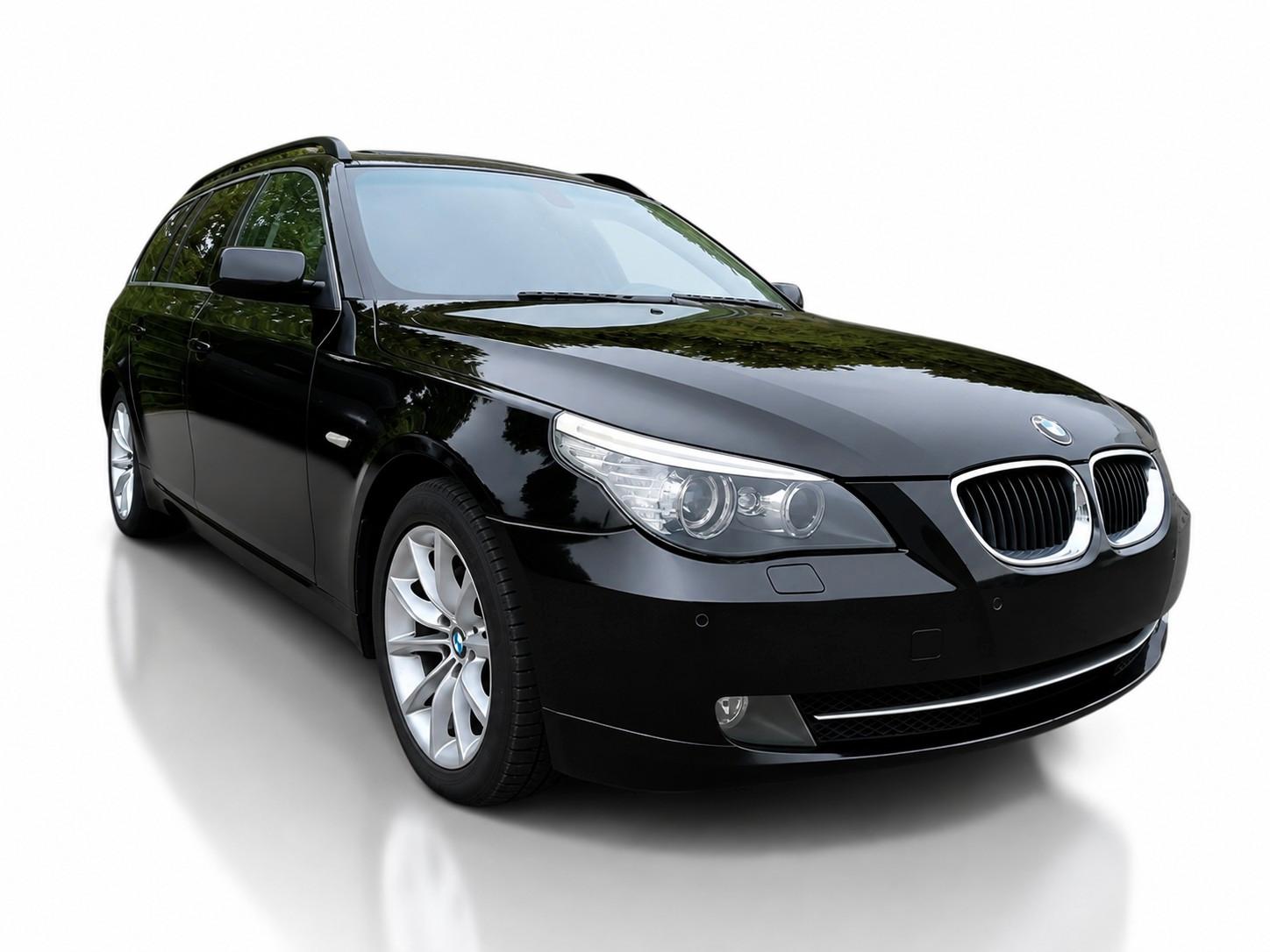 BMW 520 2009 — rear view