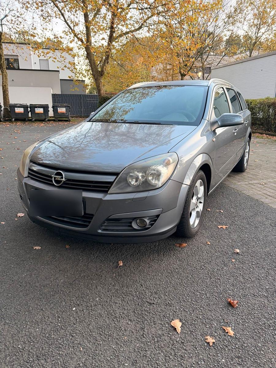 Opel Astra 2006 — rear view