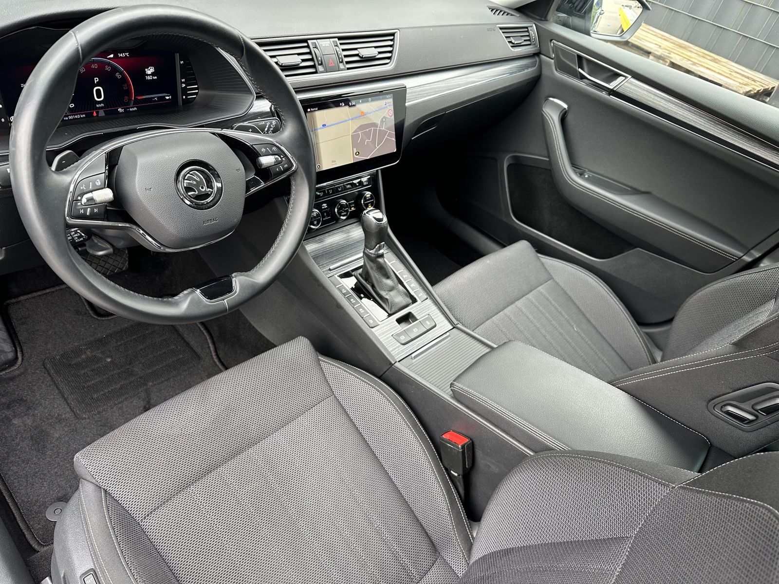 Fahrzeugabbildung SKODA Superb Combi 1.4 TSI iV Style DSG NAV+MATRIX+ACC
