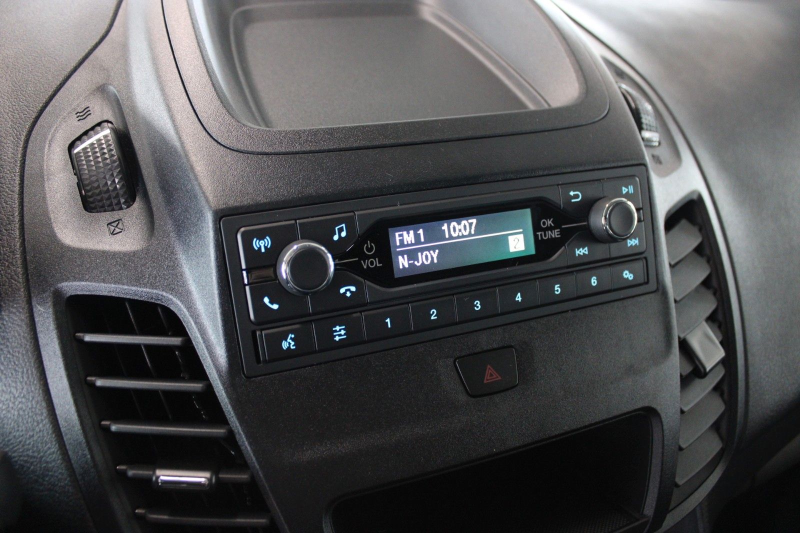 Fahrzeugabbildung Ford Transit Connect TREND L2 KLIMA PDC AHK