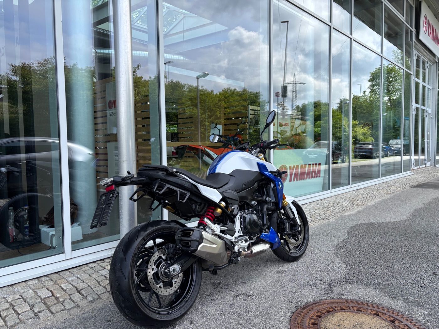 Fahrzeugabbildung BMW F 900 R 3 Pakete Style Sport,
