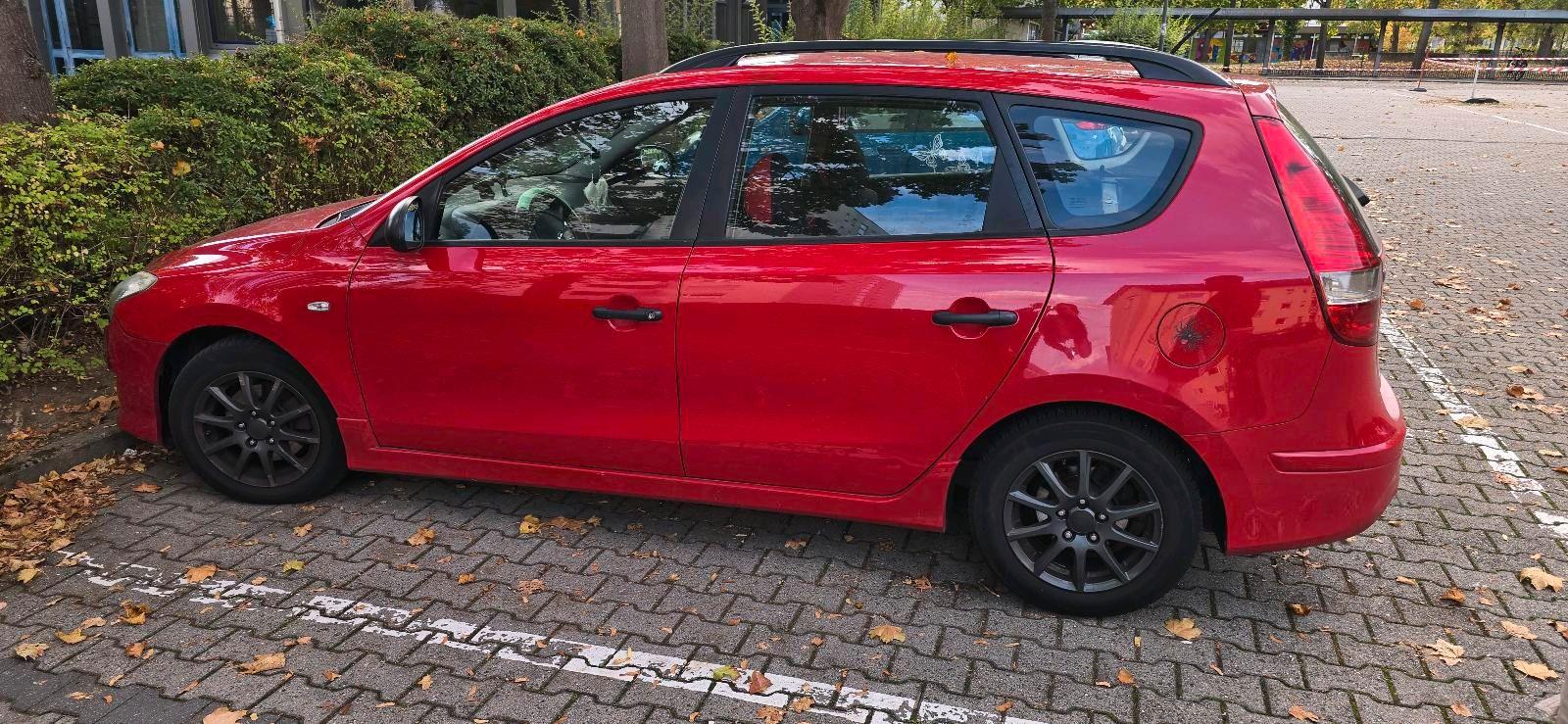 Hyundai i30 2011 — салон