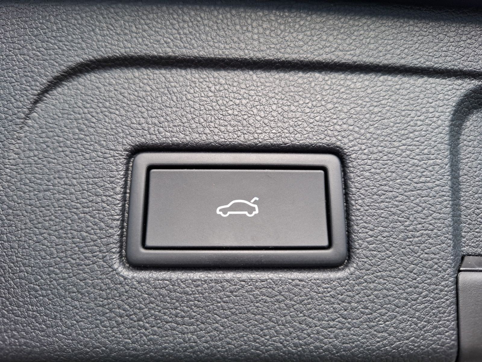 Fahrzeugabbildung Volkswagen Touran TSI Comfortline DSG R-Line LED Navi AID A