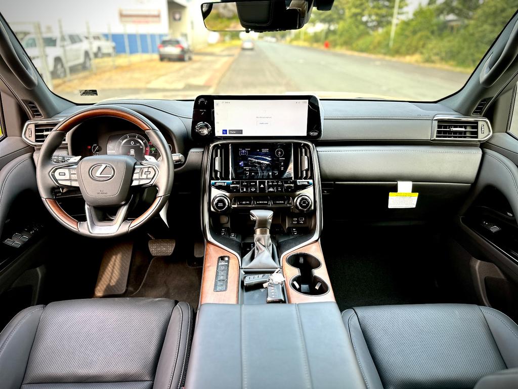 Lexus LX 600