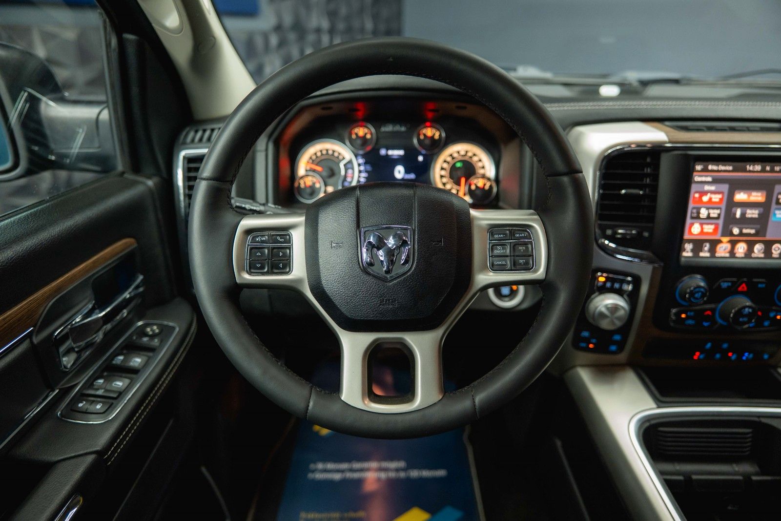 Fahrzeugabbildung Dodge RAM 5.7 V8 HEMI 4x4 Sport LARAMIE NightPaket 19%
