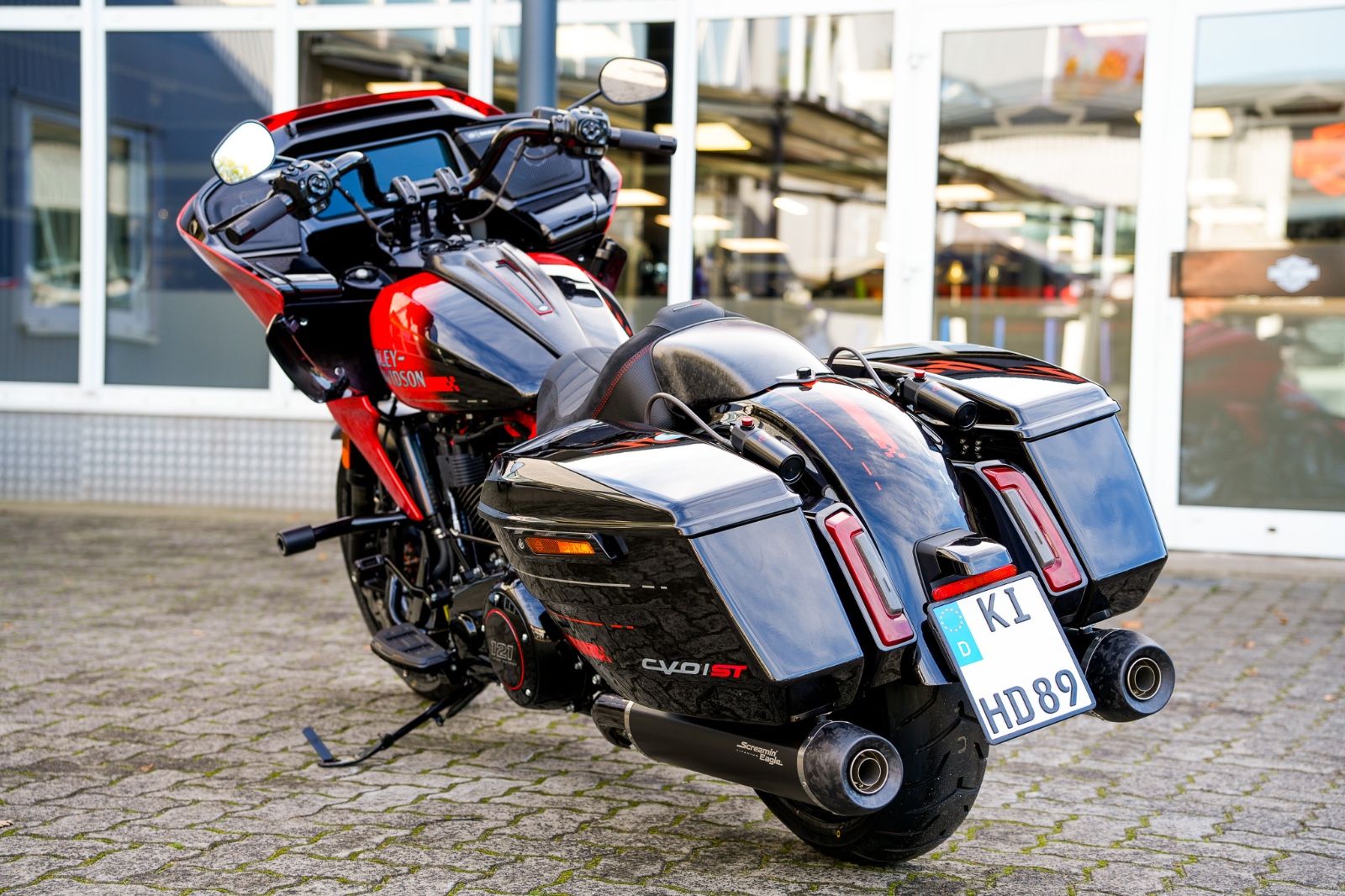 Fahrzeugabbildung Harley-Davidson CVO Road Glide  FLTRXSTSE 121 cui MY 26
