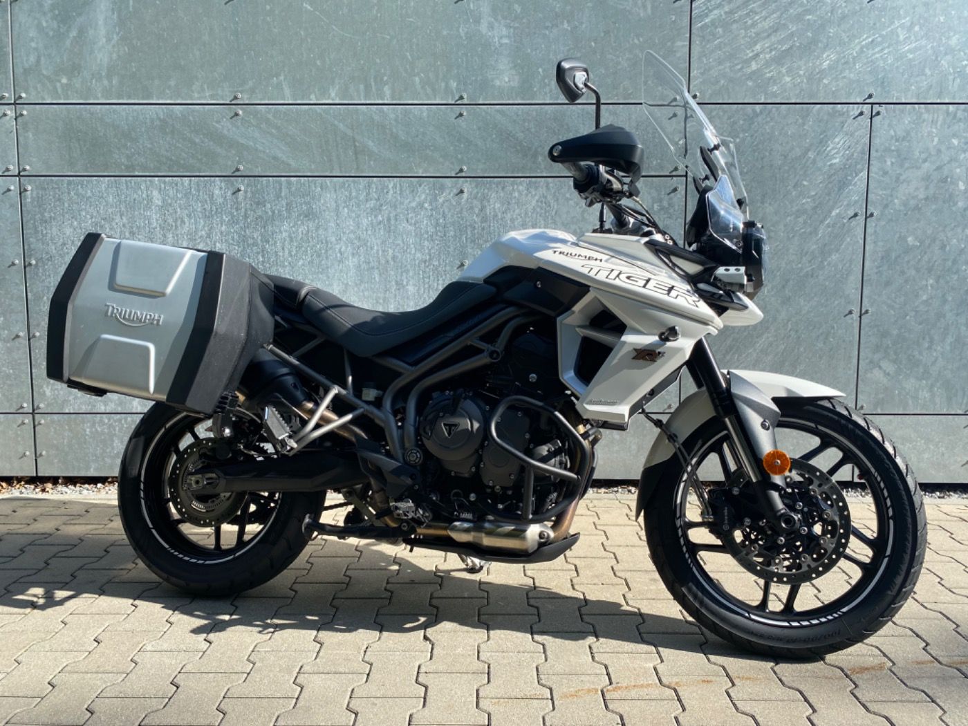 Fahrzeugabbildung Triumph Tiger XRX 800 Wilbers Tieferlegung Seitenkoffer