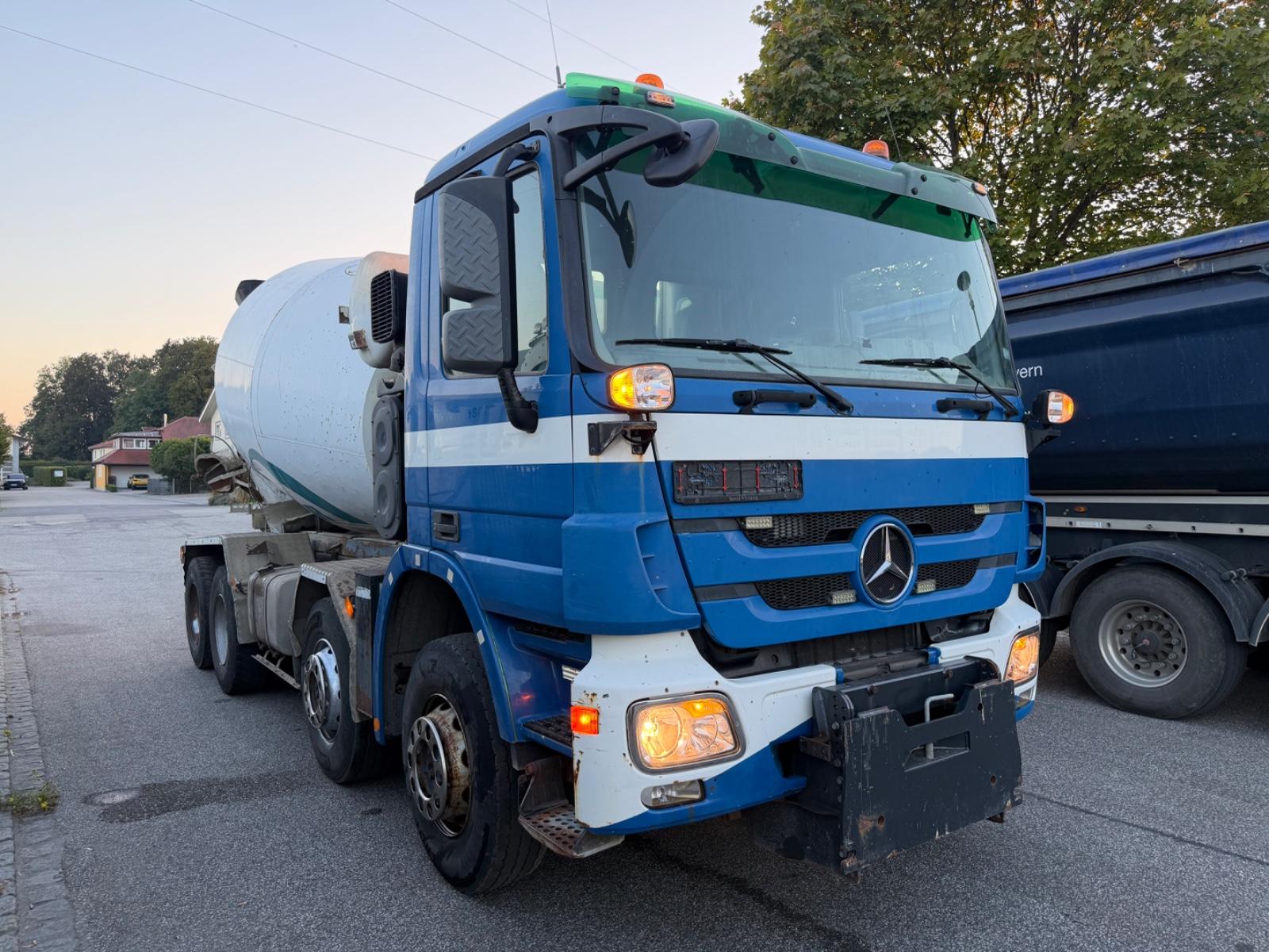 Mercedes-Benz 3241*MP3*Liebherr 9 Qubik*8x4*Retarder*German