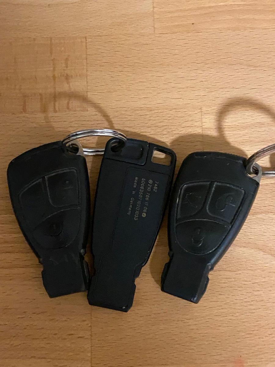 Mercedes-Benz E320 2004 — photo 7