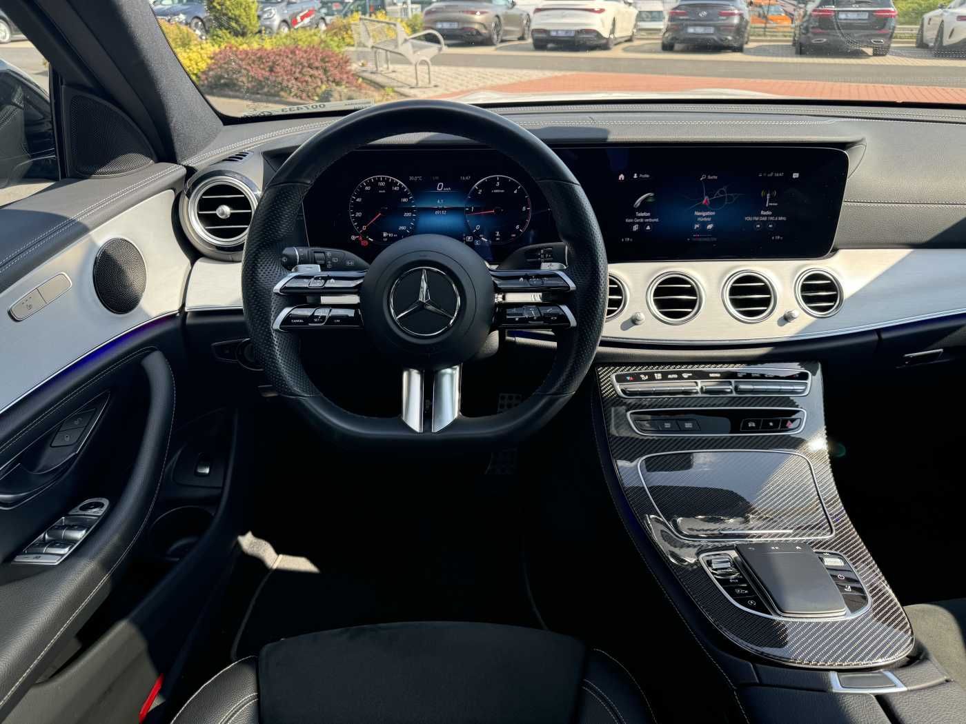 Fahrzeugabbildung Mercedes-Benz E 220d T AMG+Pano+AHK+Night+TotW+ RKamera+Ambien