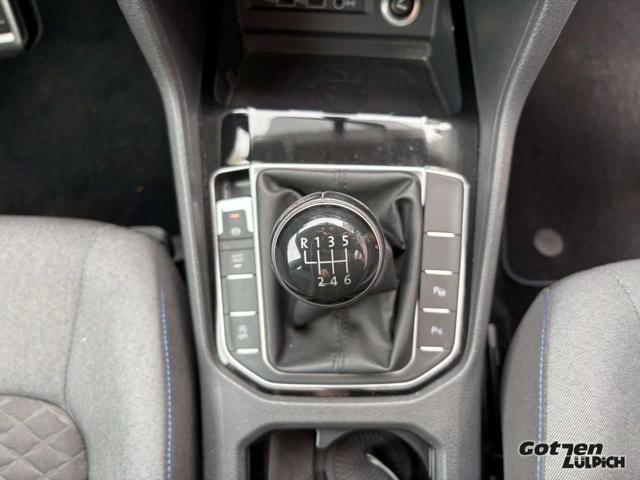 Fahrzeugabbildung Volkswagen Golf Sportsvan Join 1.0 TSI Klima PDC Bluetooth