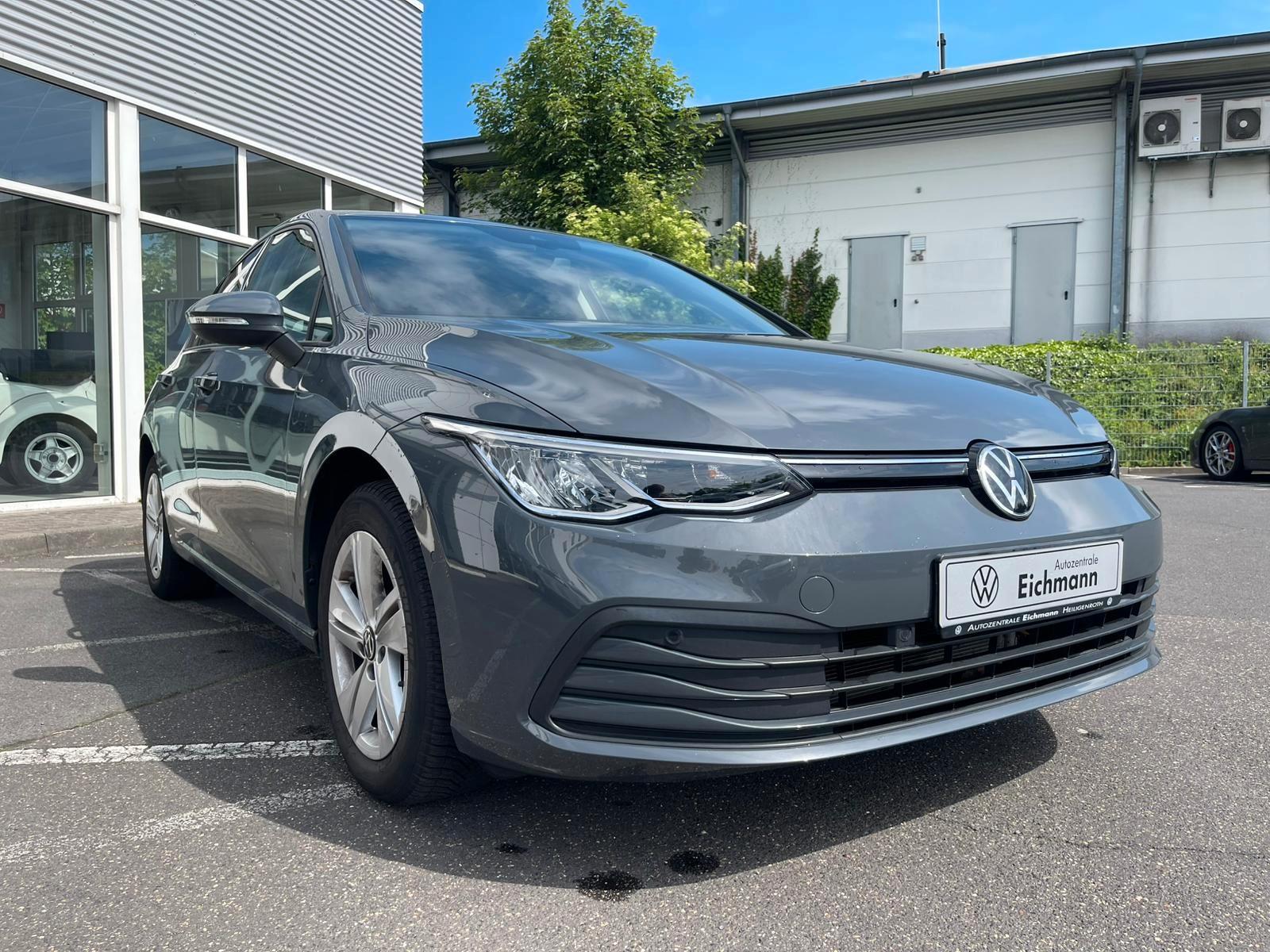 Volkswagen Golf VIII Life 1.5 TSI+LED+NAVI-PRO+ACC+STHZG+CL