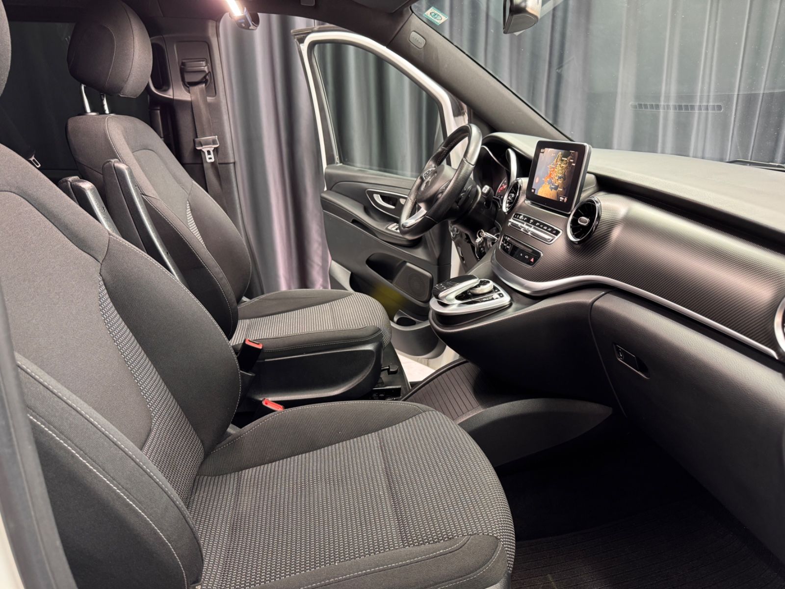 Fahrzeugabbildung Mercedes-Benz V 300d EDITION lang|AMG-LINE|7-SITZER|AHK|NAVI|