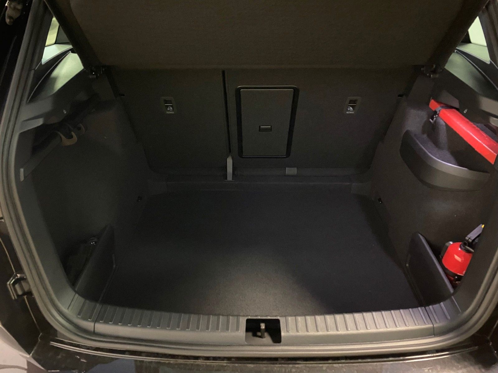 Fahrzeugabbildung SKODA Karoq 1.5l TSI DSG Sportline+NAVI+MATRIX+AHK+18"