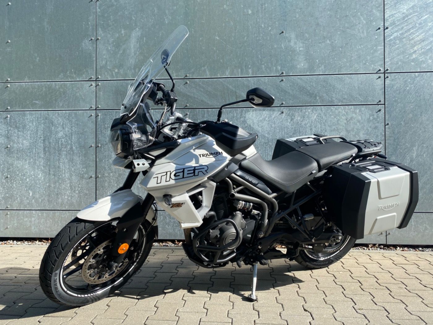 Fahrzeugabbildung Triumph Tiger XRX 800 Wilbers Tieferlegung Seitenkoffer