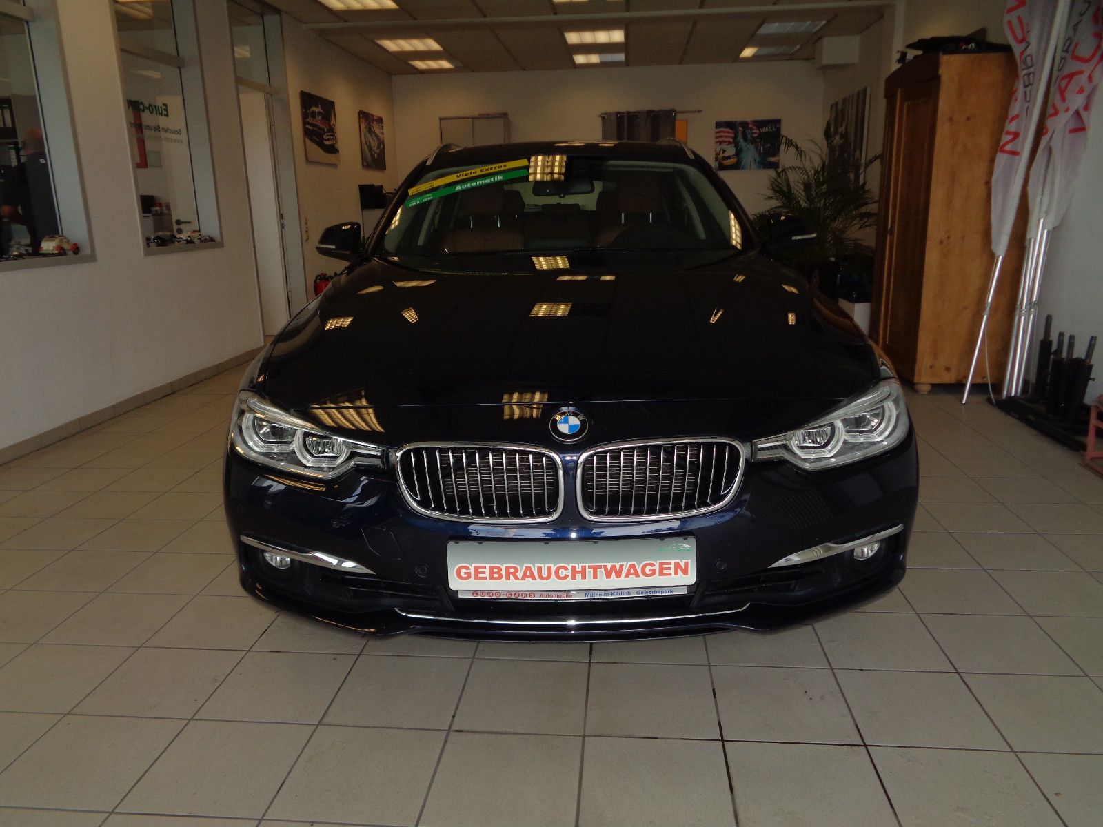 Fahrzeugabbildung BMW 330d xDrive Luxury Line / AHK / KAMERA / LED /