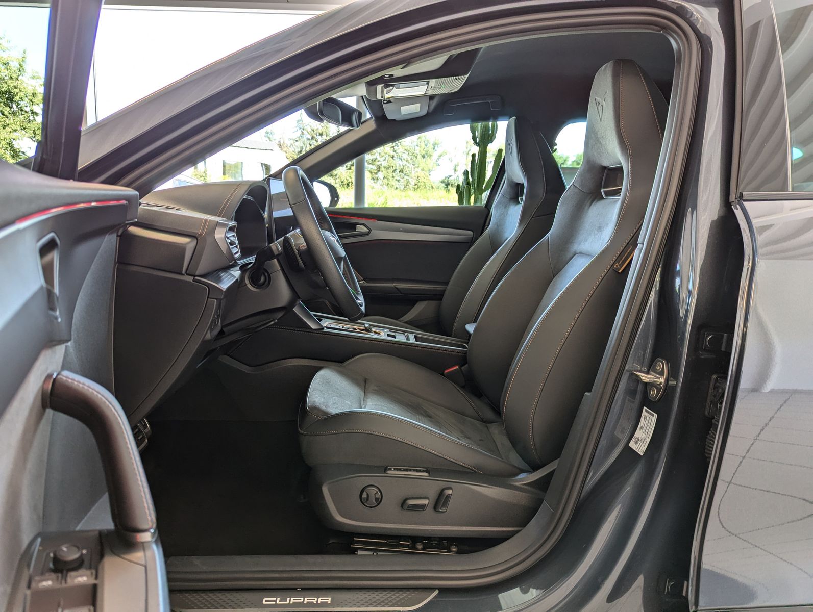 Fahrzeugabbildung CUPRA Formentor 1.5 eTSI Dynamic / Edge-Paket ACC 18"