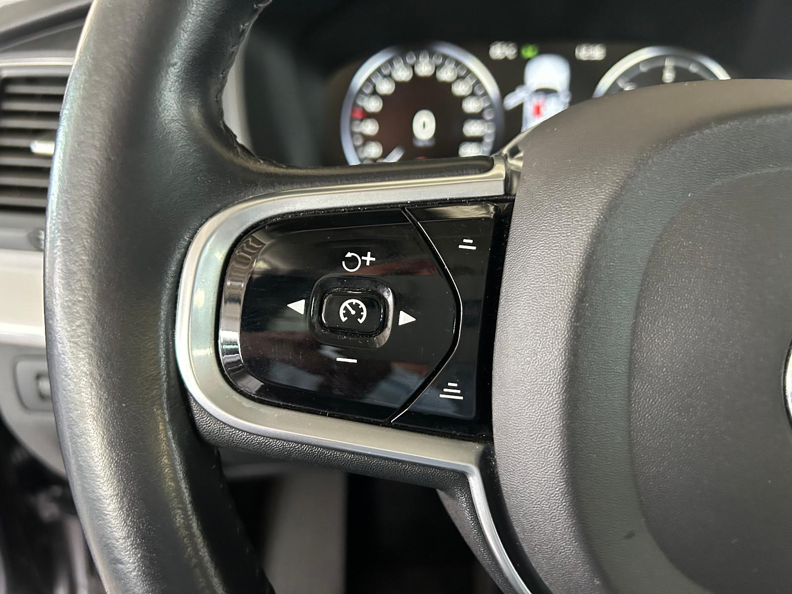 Volvo XC 90 Momentum 2WD//GARANTIE/LEDER/ALU/NAVI/PDC/
