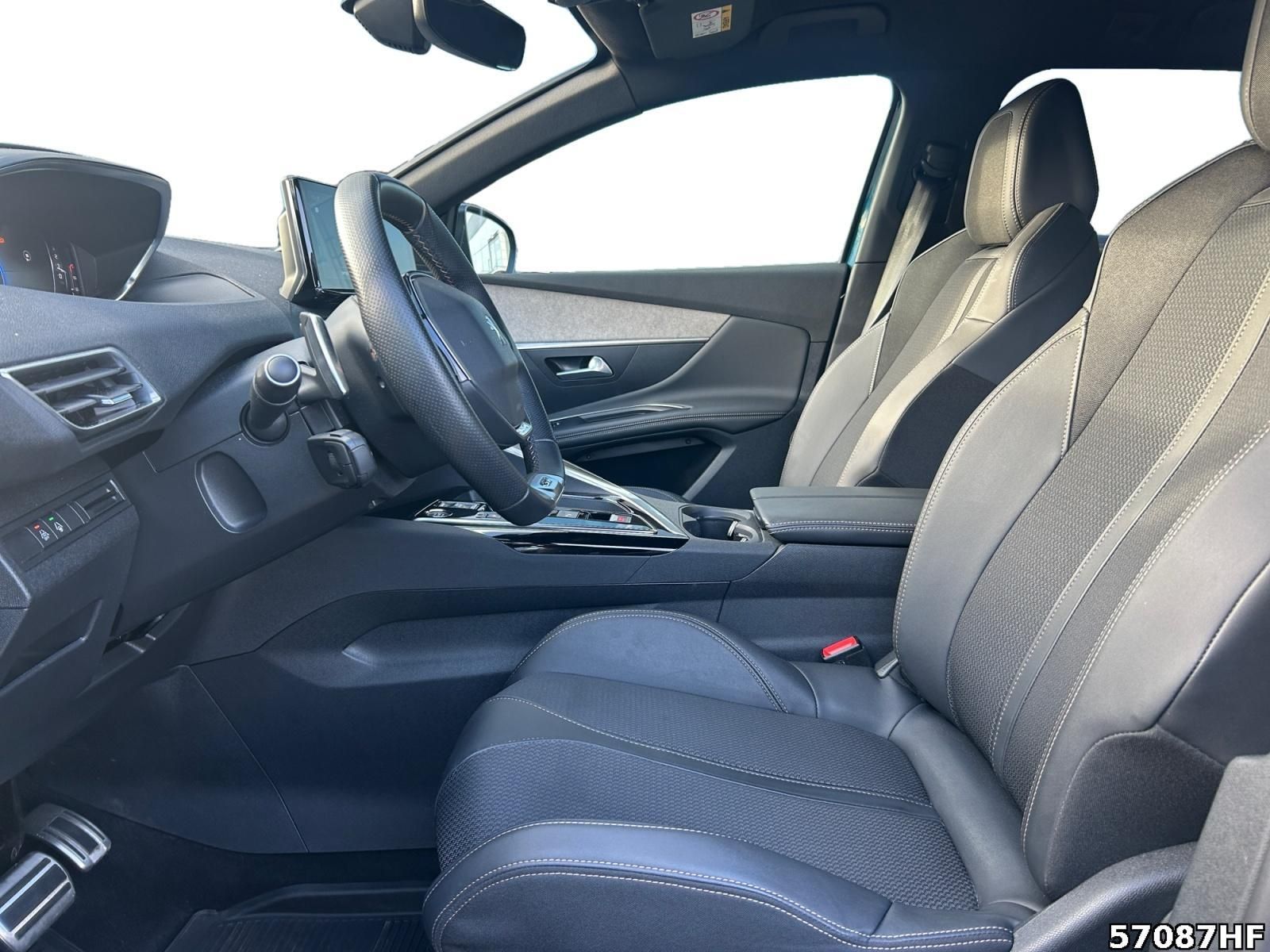 Fahrzeugabbildung Peugeot 3008 GT +180KAMERA+CARPLAY+LED+LANEASSIST+