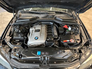 BMW 530 i Touring *Klima*Navi*Xenon*AHK*Freisprech*