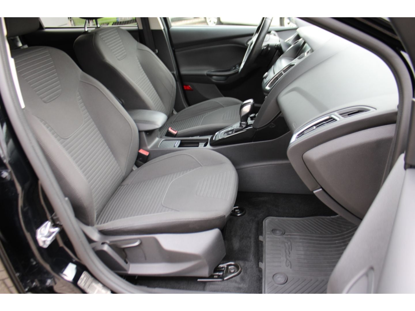 FORD Focus Turnier Titanium 1.5 EcoBoost Xenon RFK GR - Image 11