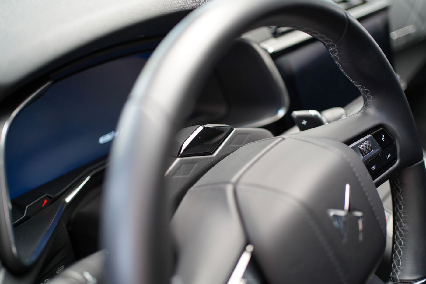 Fahrzeugabbildung DS Automobiles DS7 Crossback E-Tense 4x4 300 Rivoli Automatik