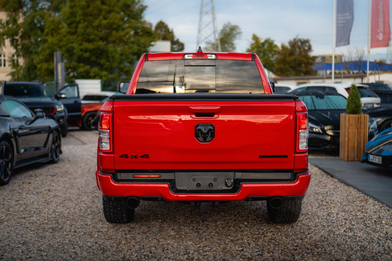 Fahrzeugabbildung Dodge RAM 5.7 V8 HEMI 4x4 LPG BRC Offroad Night-Paket